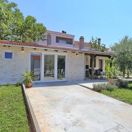 Holiday home Holiday Gizmo - With Jacuzzi Zadar