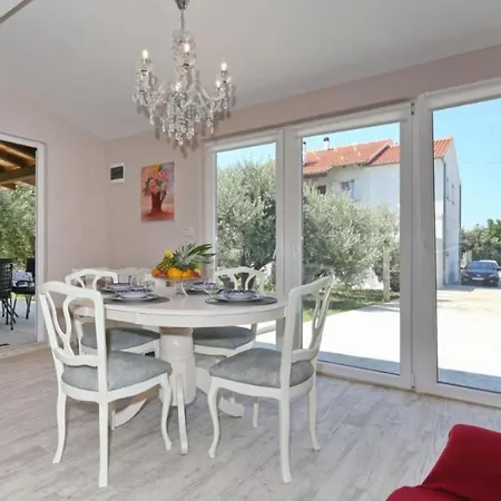 Holiday home Holiday Gizmo - With Jacuzzi Zadar