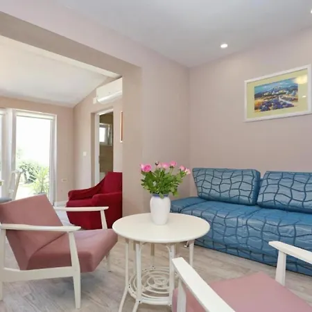 Holiday Gizmo - With Jacuzzi Holiday home Zadar