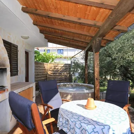 Holiday home Holiday Gizmo - With Jacuzzi Zadar